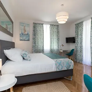https://deluxe-suite-navis.hotelinzadar.com
